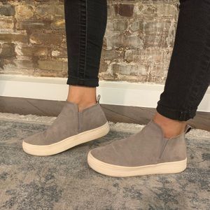 Stylish sneakers ⚓️👩🏽‍💻🖤